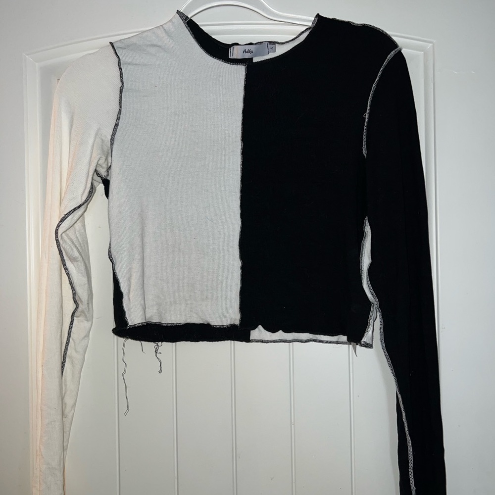 Two color long sleeve black and white crop top